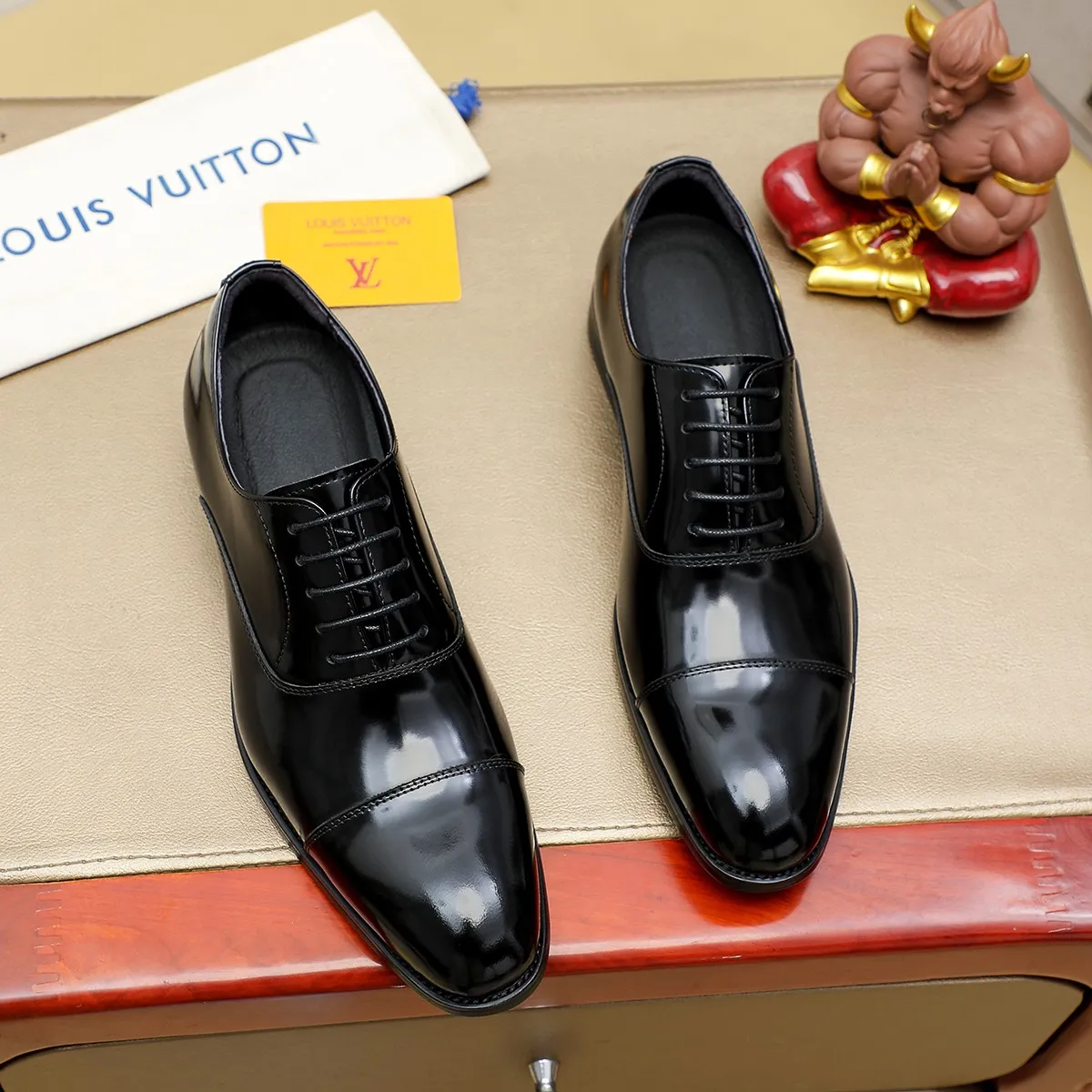 Men's shoes 💰600 💰 Louis Vuitton LV ® Autumn and Winter 🆕 models 🔛Full shoe counter First layer cowhide, 🐂Leather lined casual shoes for men, super soft outsole, a must-have for driving. Counter synchronization Original first layer cowhide Completely 1:1 mold customization 🌹Top version, color optional! Number: 38-45 (37.46. Customized)